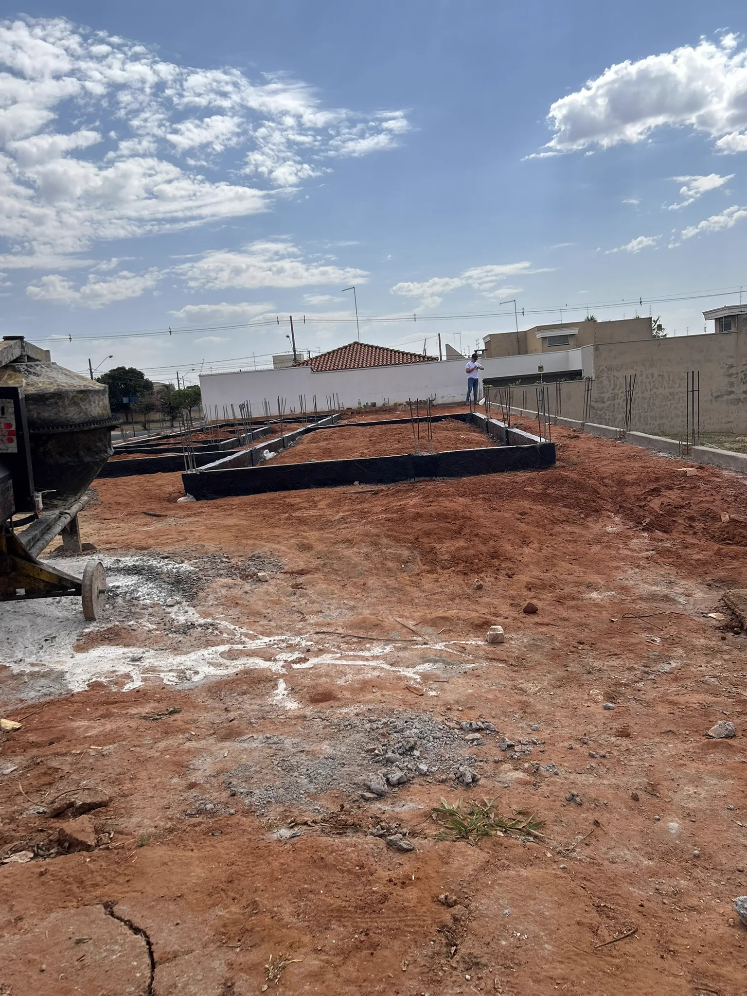Detalhe de armação e concretagem